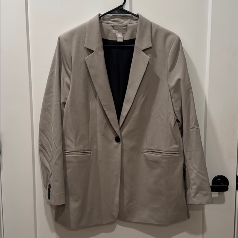 Women’s boyfriend cut blazer